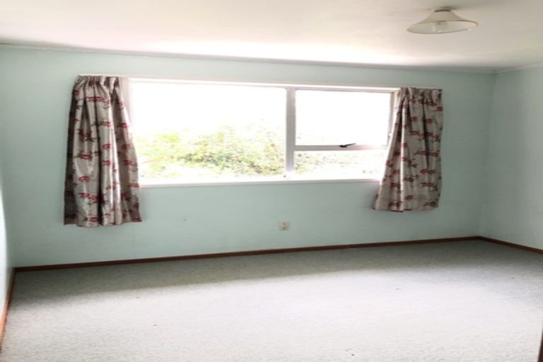 Photo of property in 3 Tahu Crescent, Sunnynook, Auckland, 0620