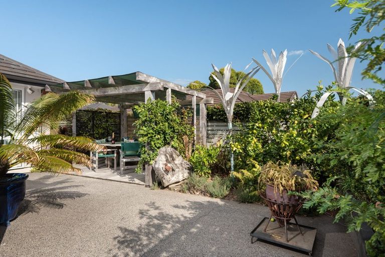 Photo of property in 2 Tranquil Grove, Omokoroa, 3114