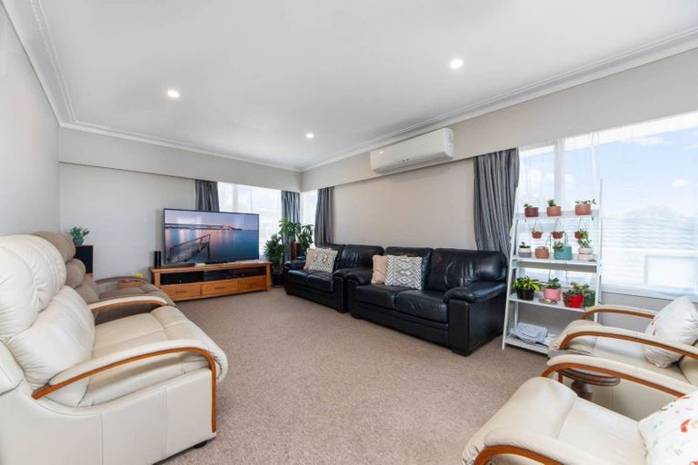 Photo of property in 4237 Great North Road, Glendene, Auckland, 0602