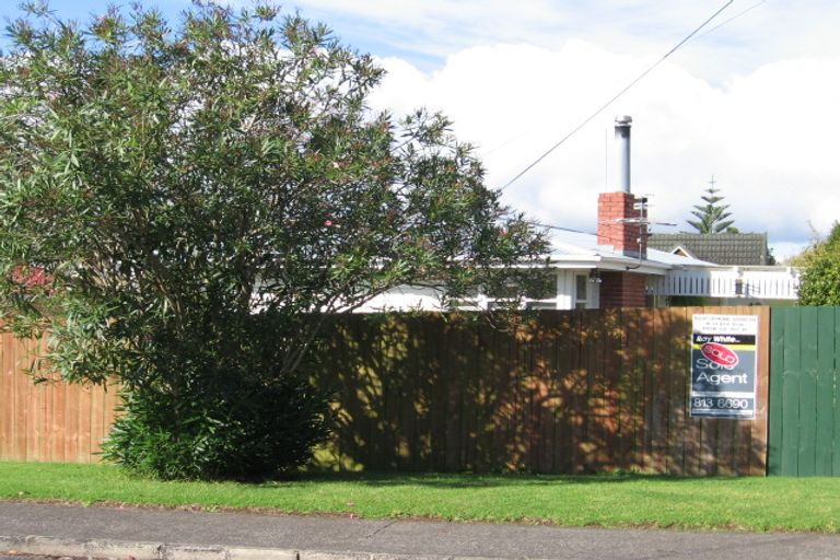 Photo of property in 55a Totara Road, Te Atatu Peninsula, Auckland, 0610