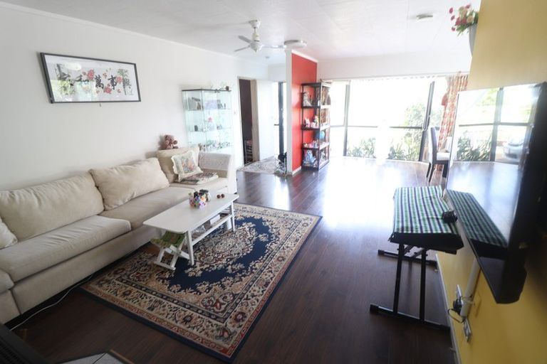Photo of property in 2/99 Ocean View Road, Hillcrest, Auckland, 0627