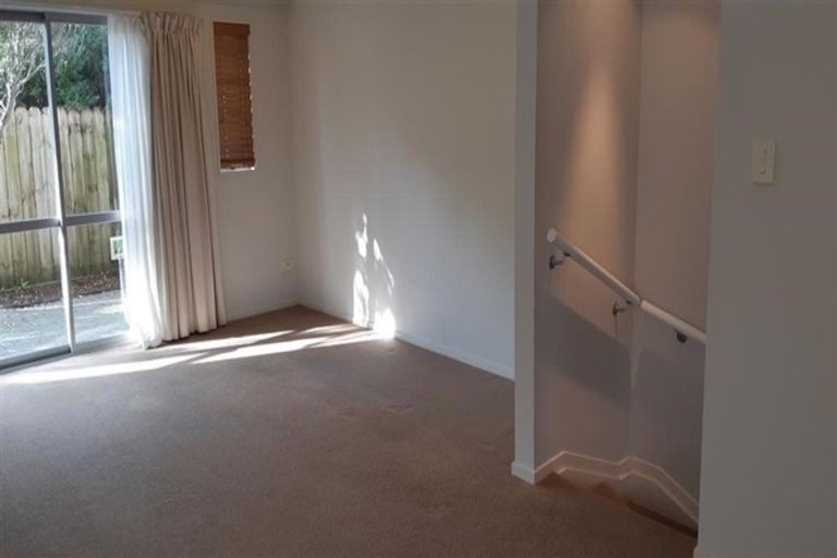 Photo of property in 10/22 Northcross Drive, Oteha, Auckland, 0632