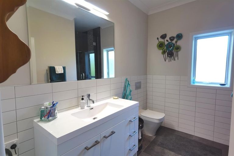 Photo of property in 172 Mellons Bay Road, Mellons Bay, Auckland, 2014