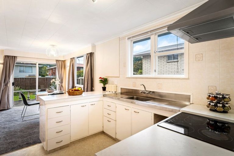 Photo of property in 2 Monterey Place, Totara Park, Upper Hutt, 5018