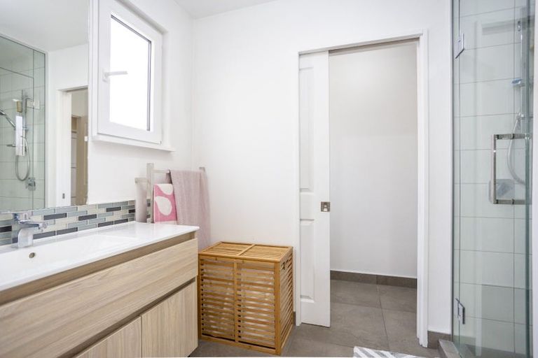 Photo of property in 1 Rosefield Lane, Northcote, Christchurch, 8052