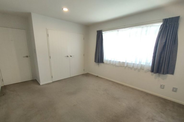 Photo of property in 6b Gossamer Drive, Pakuranga Heights, Auckland, 2010
