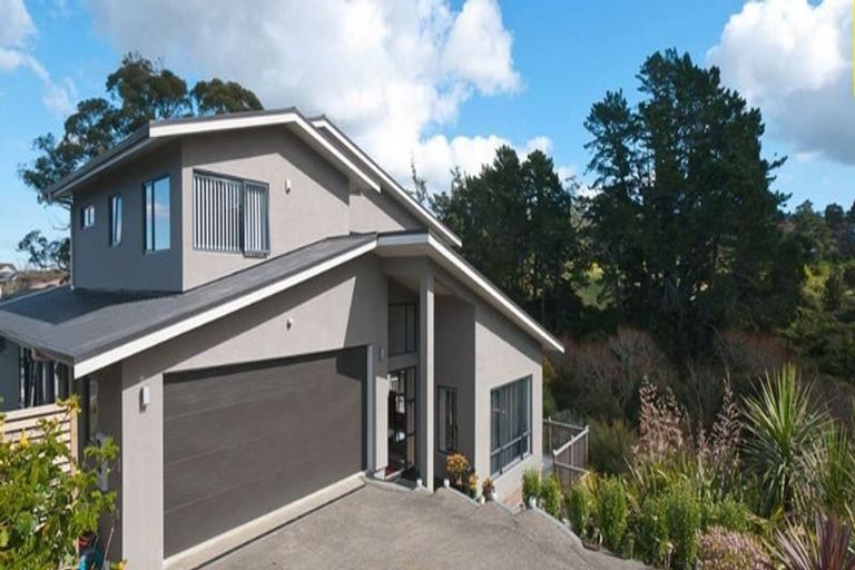 Photo of property in 16 Borneo Drive, Fairview Heights, Auckland, 0632