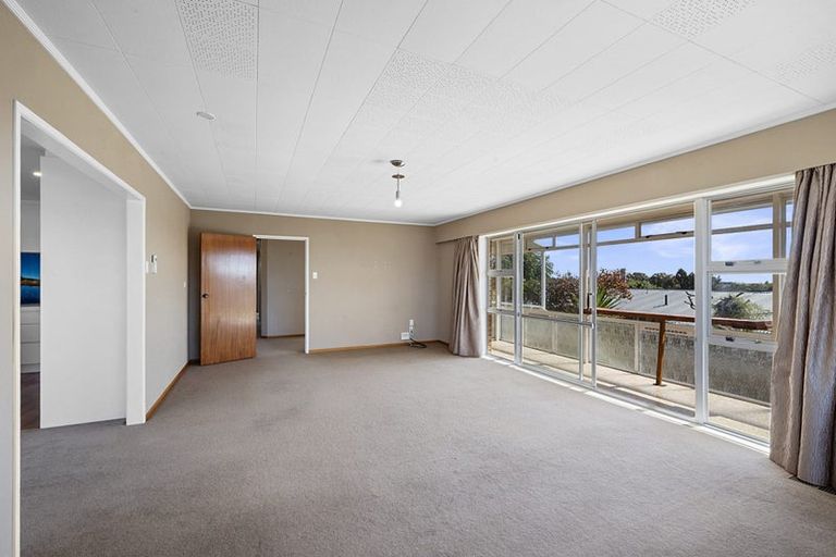 Photo of property in 44 Nevada Drive, Merrilands, New Plymouth, 4312