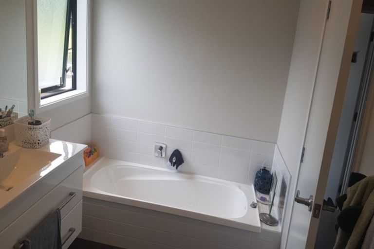 Photo of property in 28 Wautaiti Drive, Riverhead, 0820