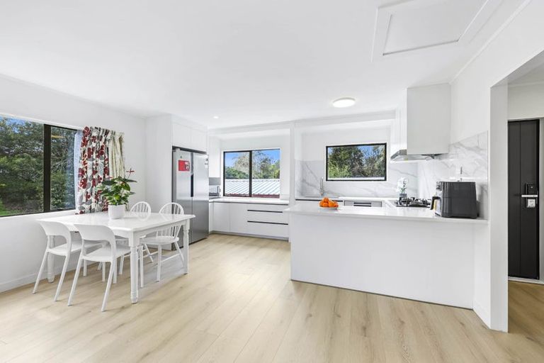 Photo of property in 2/10 Ennis Avenue, Pakuranga Heights, Auckland, 2010