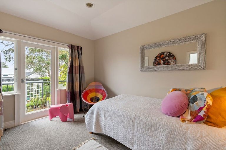 Photo of property in 43 Nicholson Road, Khandallah, Wellington, 6035