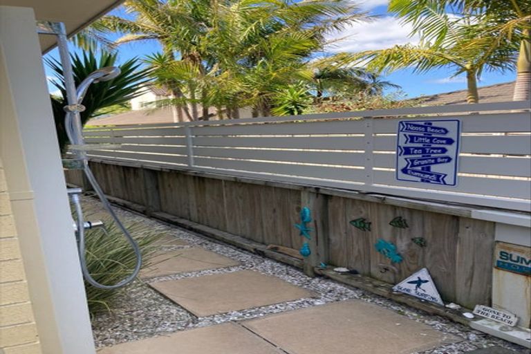 Photo of property in 43 Walton Street, Red Beach, 0932