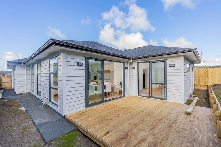 Photo of property in 1 Vintry Drive, Kumeu, 0810