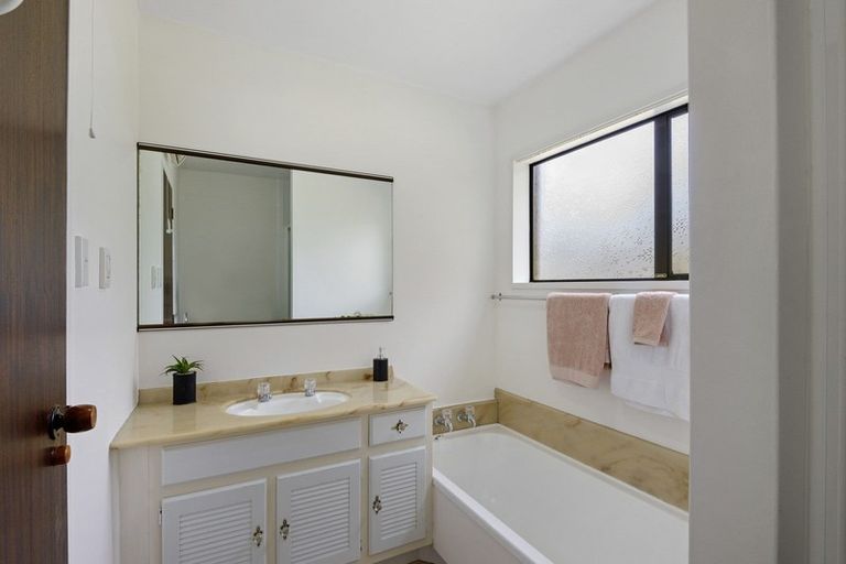 Photo of property in 25 Montclare Avenue, Ilam, Christchurch, 8041