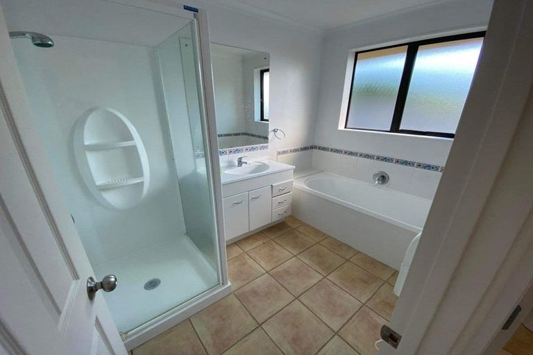 Photo of property in 6 Apsley Rise, Henderson, Auckland, 0612