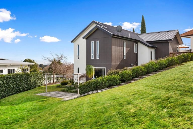 Photo of property in 17 Iona Road, Havelock North, 4130