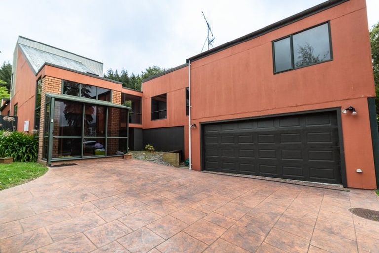 Photo of property in 51 Sunrise Boulevard, Tawa, Wellington, 5028