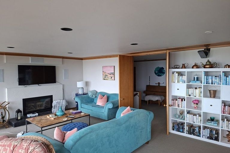 Photo of property in 1/1 Carlisle Road, Torbay, Auckland, 0630