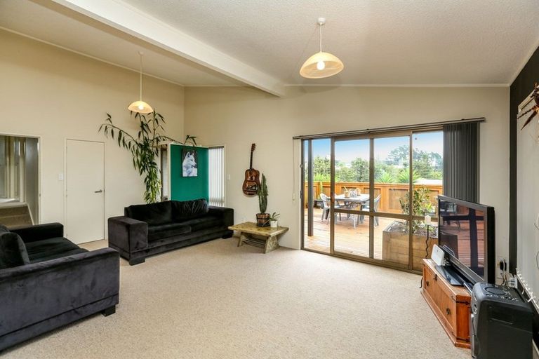 Photo of property in 100 Heta Road, Highlands Park, New Plymouth, 4312