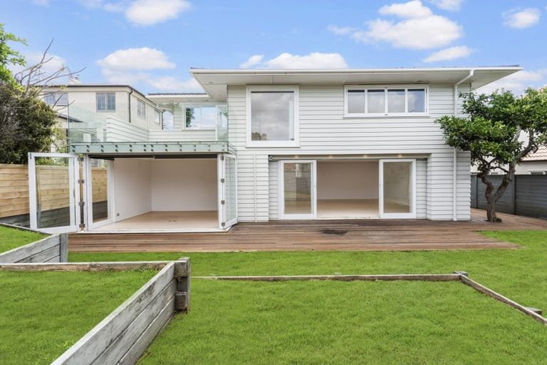 Photo of property in 7 Cecil Road, Milford, Auckland, 0620