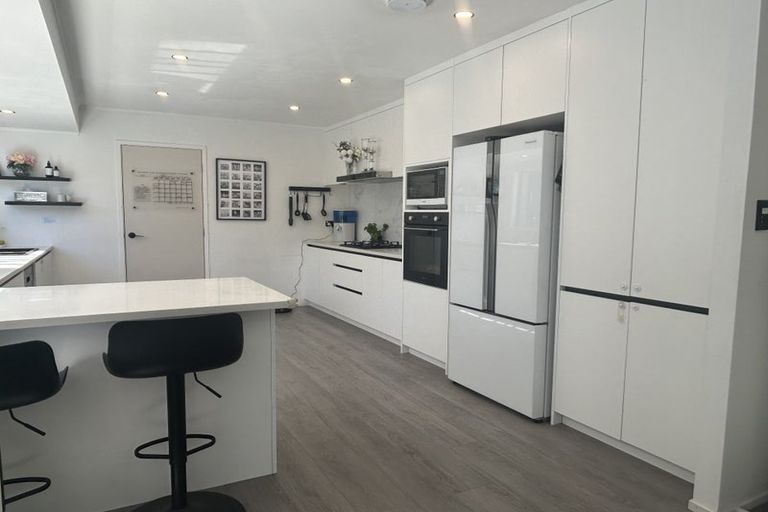 Photo of property in 24 Springtime Crescent, Stanmore Bay, Whangaparaoa, 0932