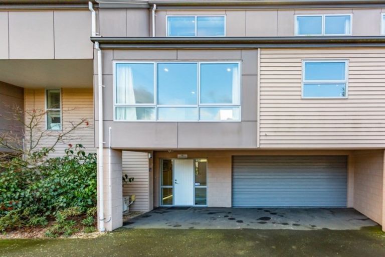Photo of property in 8c Broadbent Street, Riccarton, Christchurch, 8041