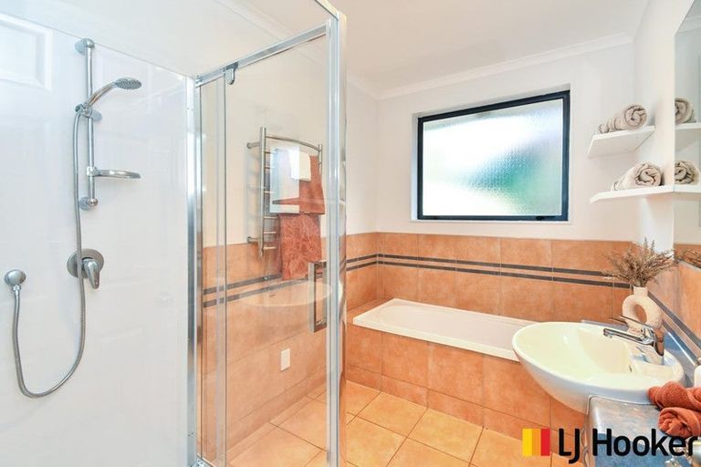 Photo of property in 8a Norman Close, The Gardens, Auckland, 2105