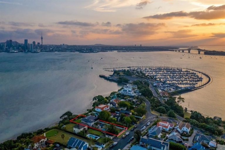 Photo of property in 5 Norwood Road, Bayswater, Auckland, 0622