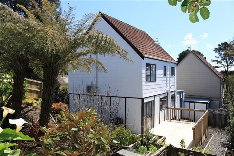 Photo of property in 1/105 Carlisle Road, Torbay, Auckland, 0632