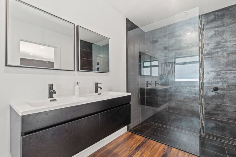 Photo of property in 35 Pinot Crescent, Ohau, 5570