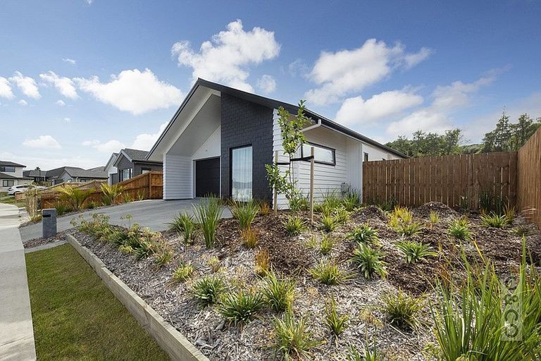 Photo of property in 83 Vinistra Road, Kumeu, 0810