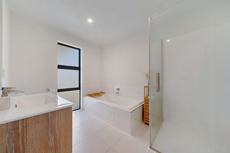 Photo of property in 15 Helenvale Crescent, Pokeno, 2402