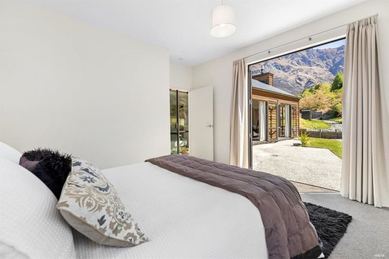 Photo of property in 16 Harrys Close, Arthurs Point, Queenstown, 9371