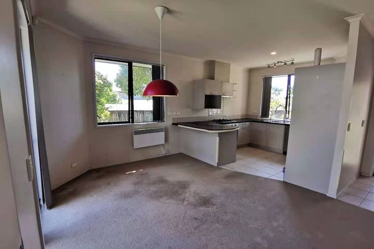 Photo of property in 87 Sturges Road, Henderson, Auckland, 0612