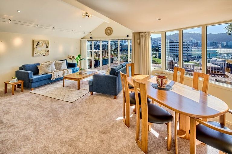 Photo of property in 63 Roxburgh Street, Mount Victoria, Wellington, 6011