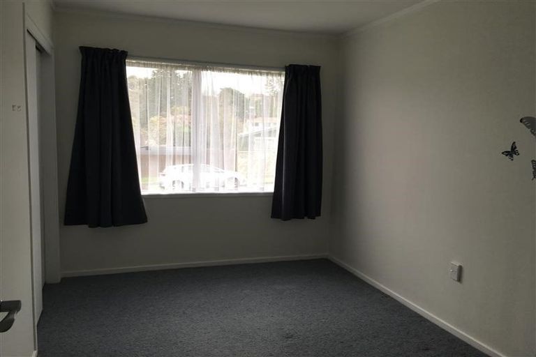 Photo of property in 2/49 Zita Maria Drive, Massey, Auckland, 0614