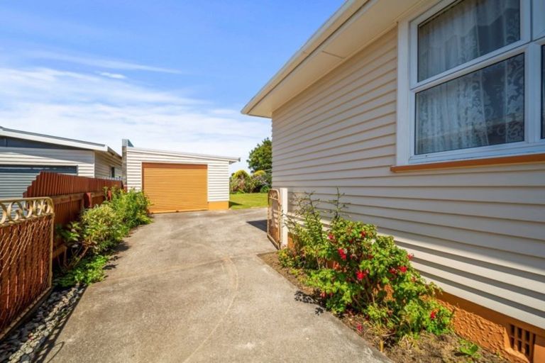 Photo of property in 6 Murray Avenue, Hawera, 4610