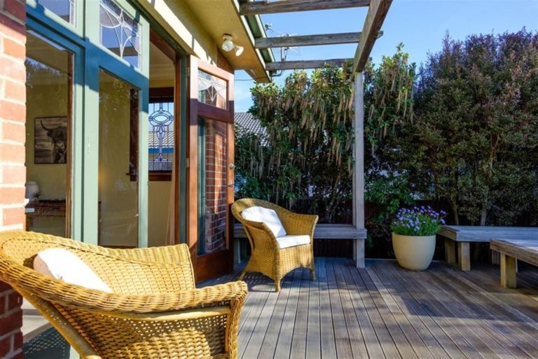 Photo of property in 17 Wycolla Avenue, Saint Clair, Dunedin, 9012