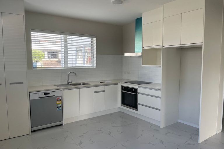 Photo of property in 77 Granville Drive, Massey, Auckland, 0614