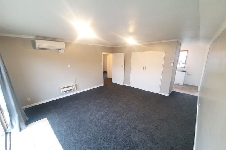 Photo of property in 16 Westmere Place, Takaro, Palmerston North, 4412