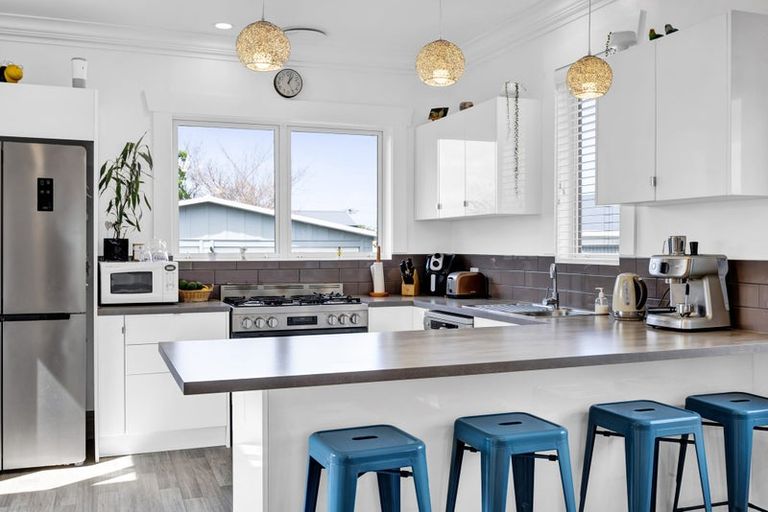 Photo of property in 18 Albion Street, Hawera, 4610