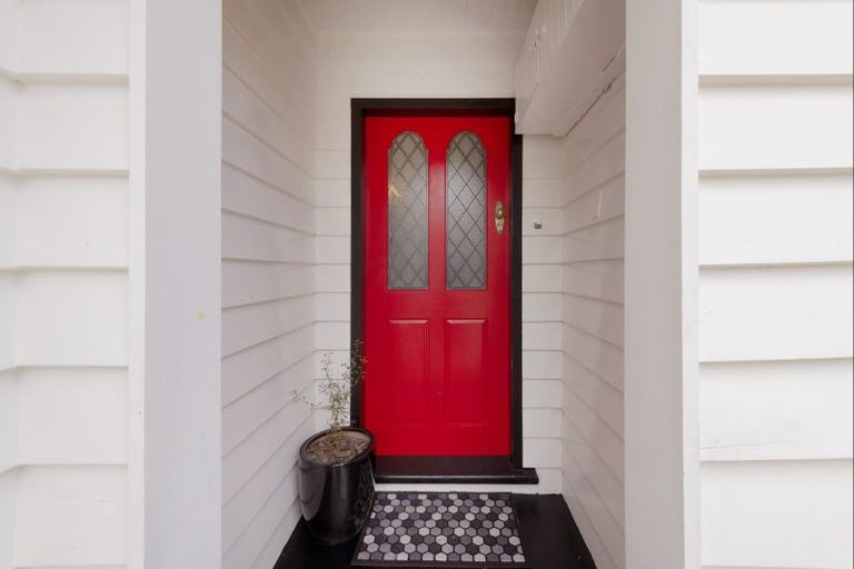 Photo of property in 96 Ranui Crescent, Khandallah, Wellington, 6035