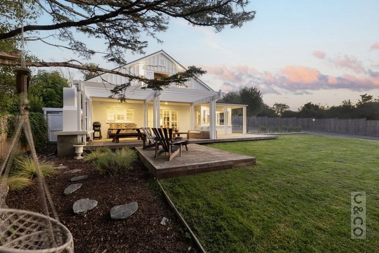 Photo of property in 853 State Highway 16, Waimauku, 0812