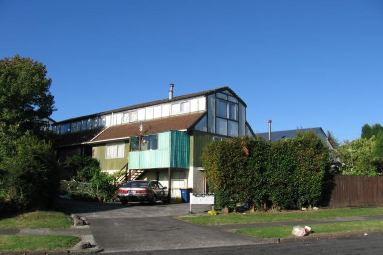 Photo of property in 2/14 Craigbank Avenue, New Lynn, Auckland, 0600