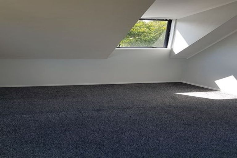 Photo of property in 15 Caspian Close, New Lynn, Auckland, 0600