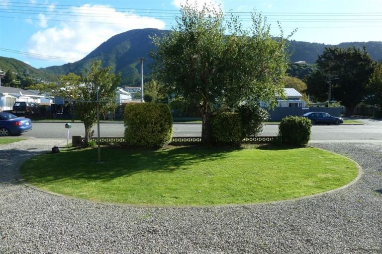 Photo of property in 30b York Street, Picton, 7220