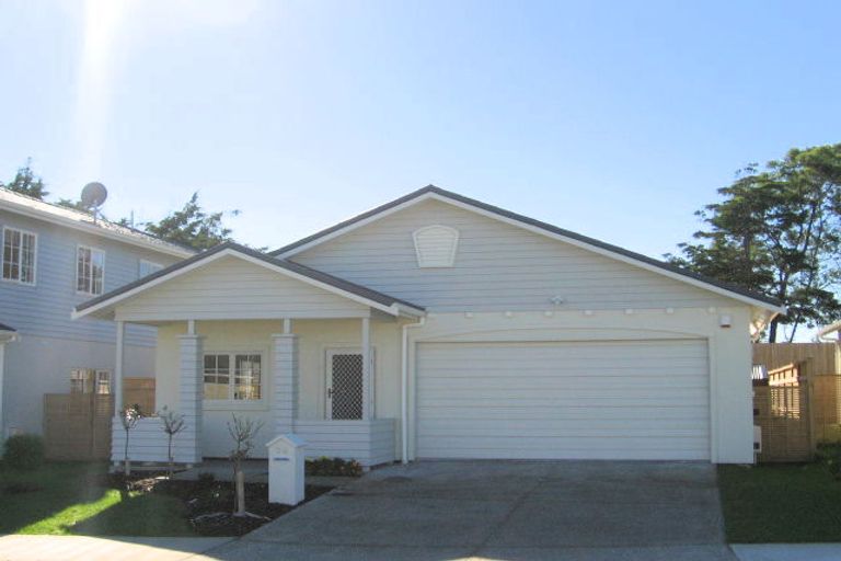 Photo of property in 24 Mulvaney Crescent, Henderson, Auckland, 0612