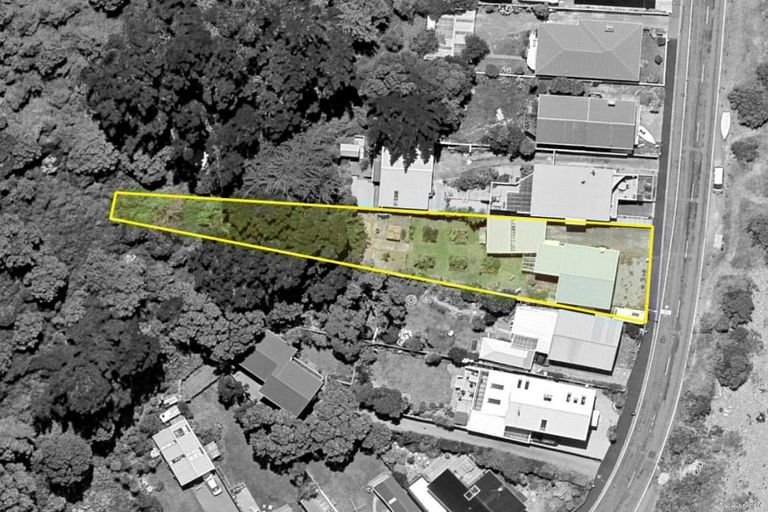 Photo of property in 124 Breaker Bay Road, Breaker Bay, Wellington, 6022