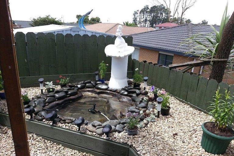 Photo of property in 8 Jeffery Reeve Crescent, Ranui, Auckland, 0612