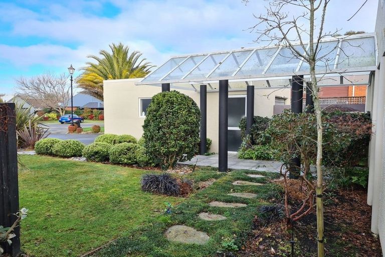 Photo of property in 5 Priorsford Court, Avonhead, Christchurch, 8042